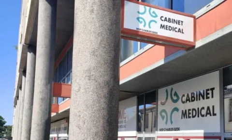 Entrée du cabinet médiacal